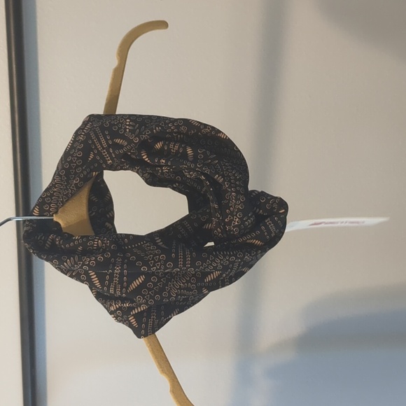 New women's scarf - Picture 2 of 4